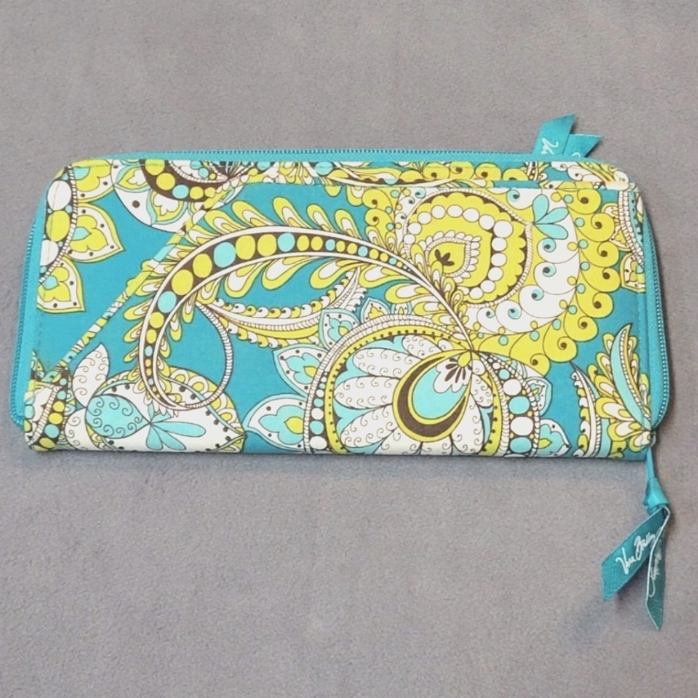 NWOT!!  Vera Bradley Travel Organizer Wallet In Peacock Teal Blue Green